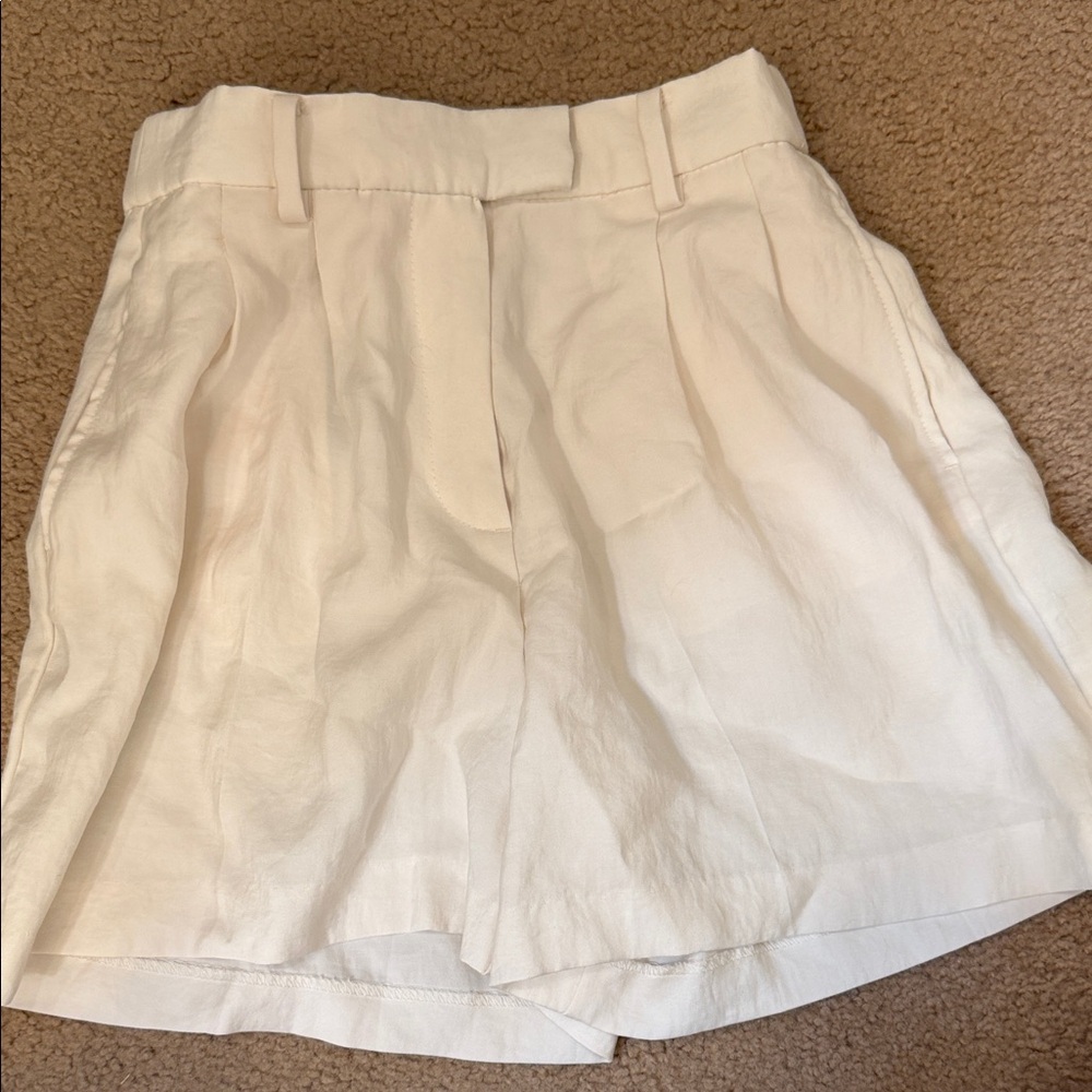 H&M Women's Light Cream Bermudas